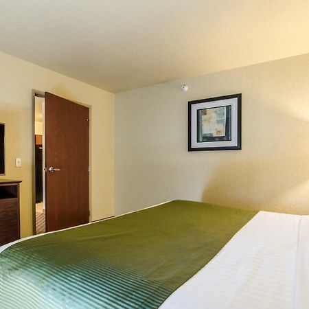 Cobblestone Inn And Suites - Eaton ภายนอก รูปภาพ