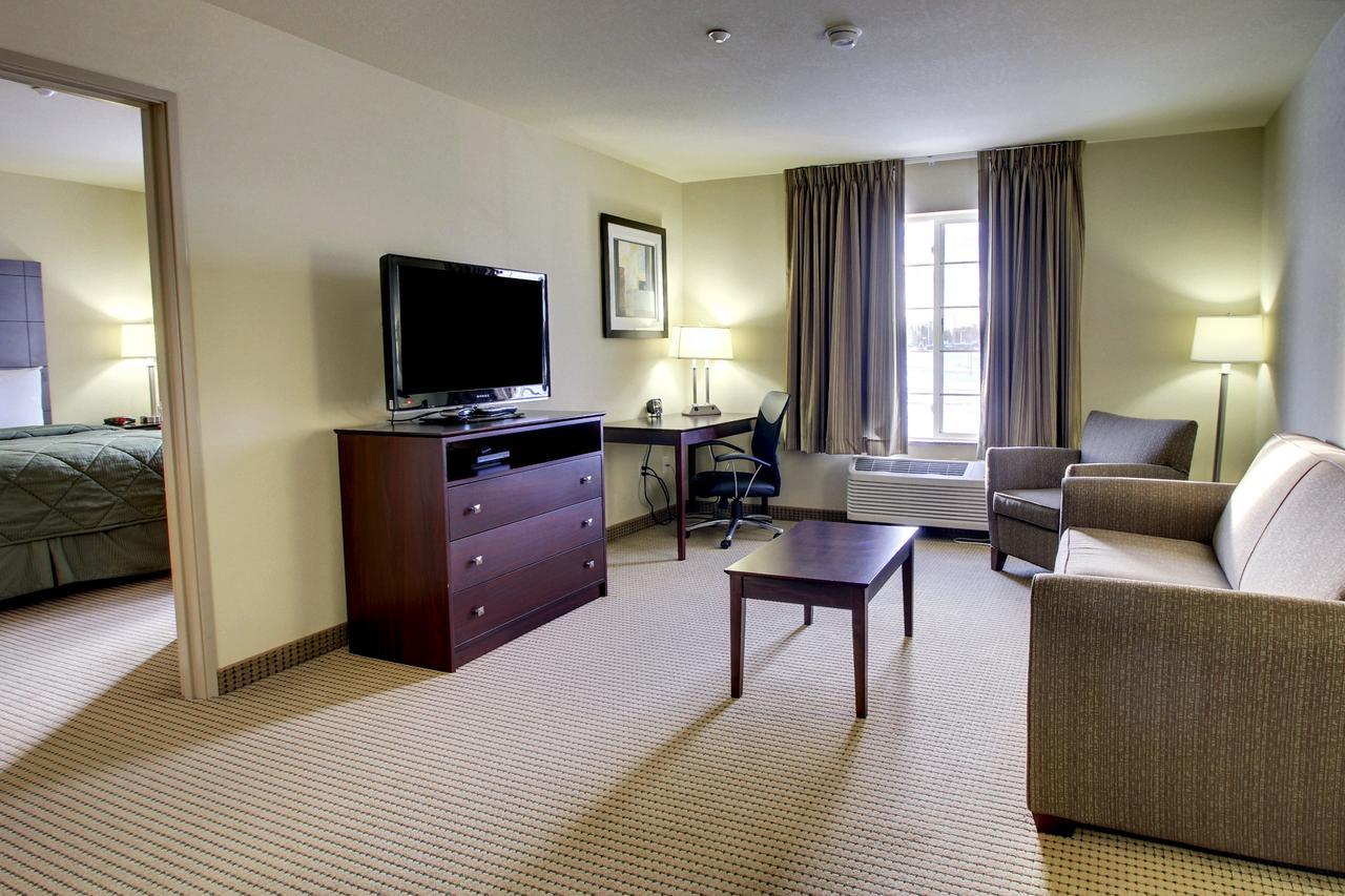 Cobblestone Inn And Suites - Eaton ภายนอก รูปภาพ