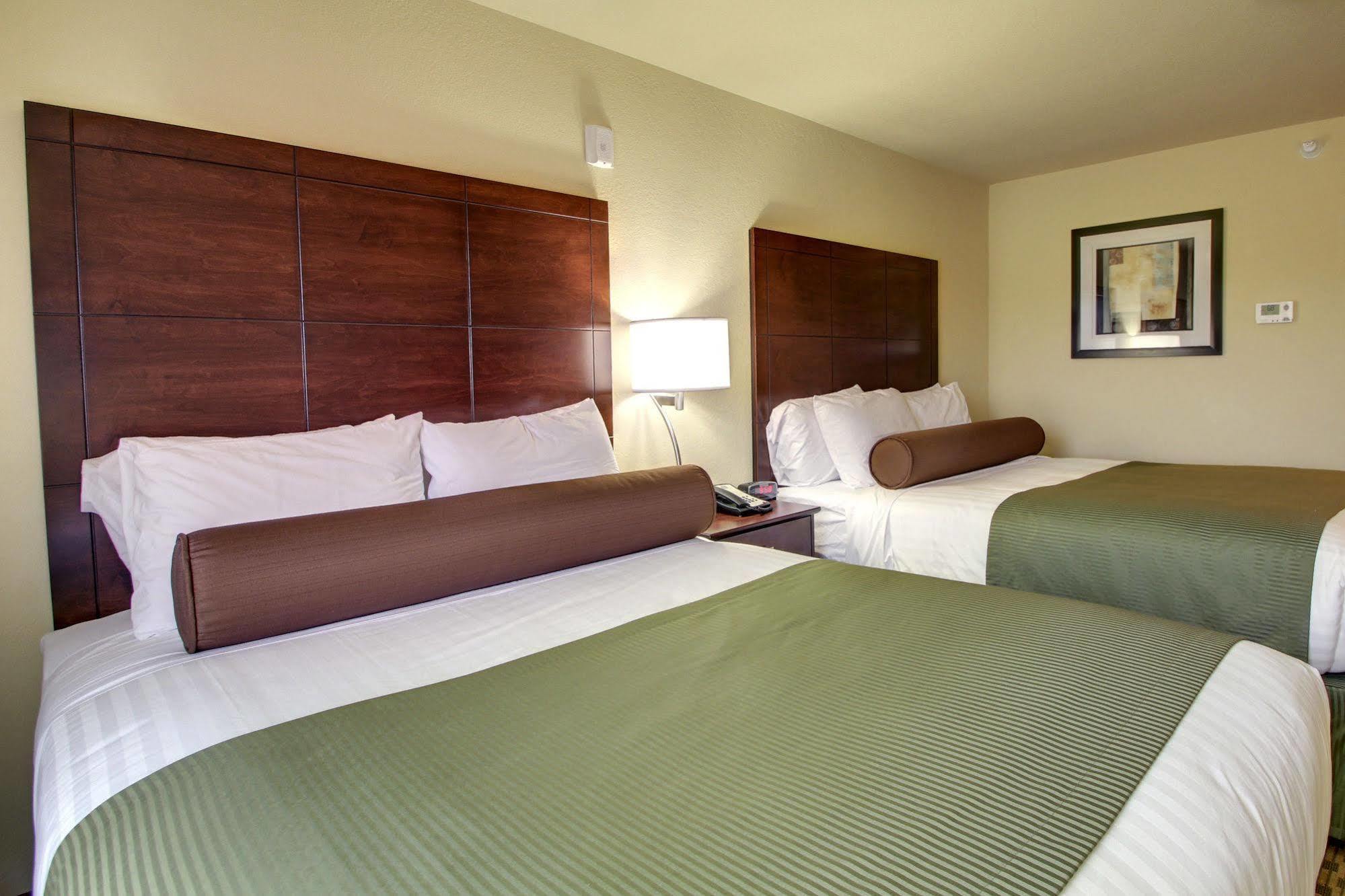 Cobblestone Inn And Suites - Eaton ภายนอก รูปภาพ