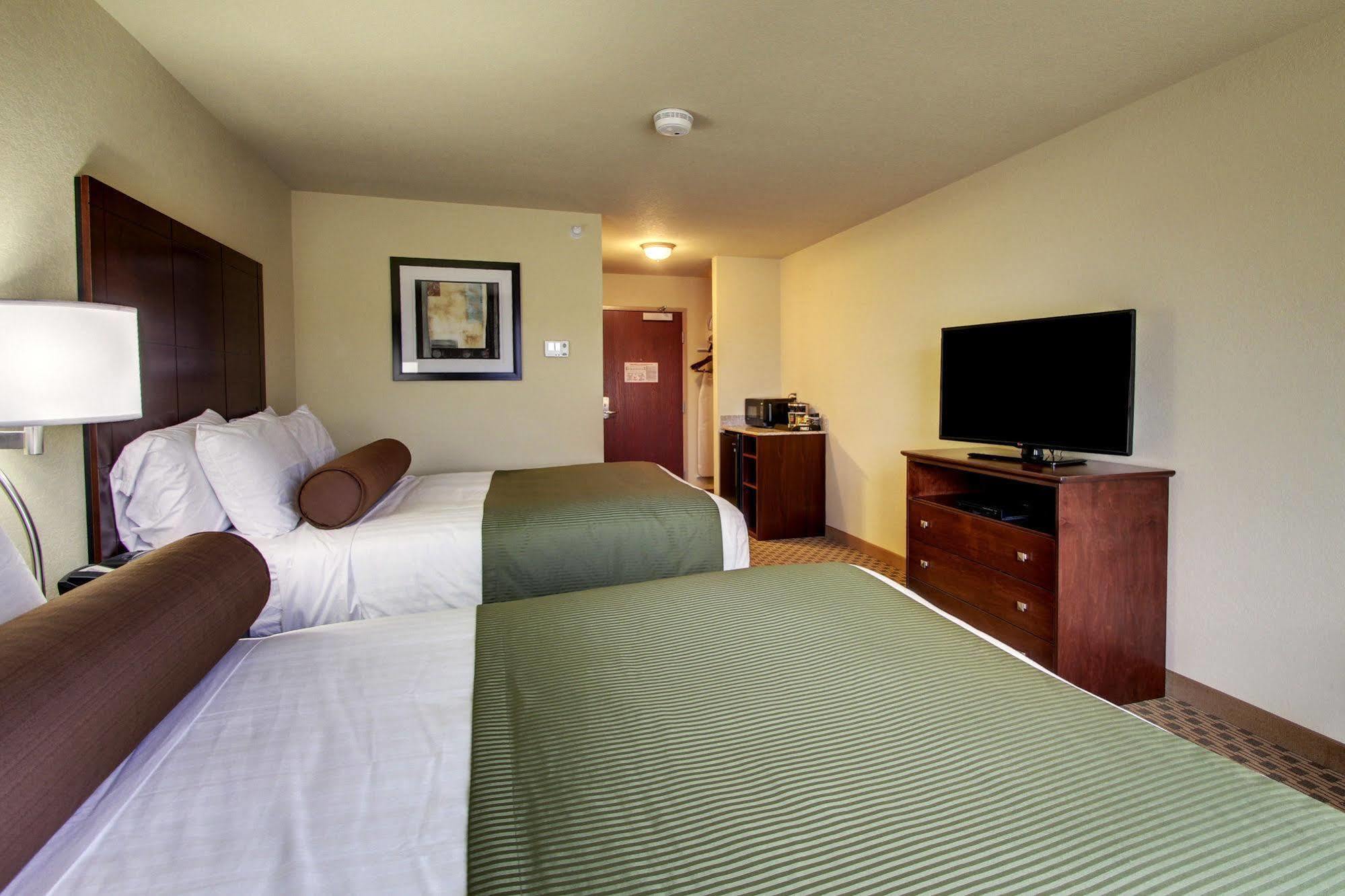 Cobblestone Inn And Suites - Eaton ภายนอก รูปภาพ