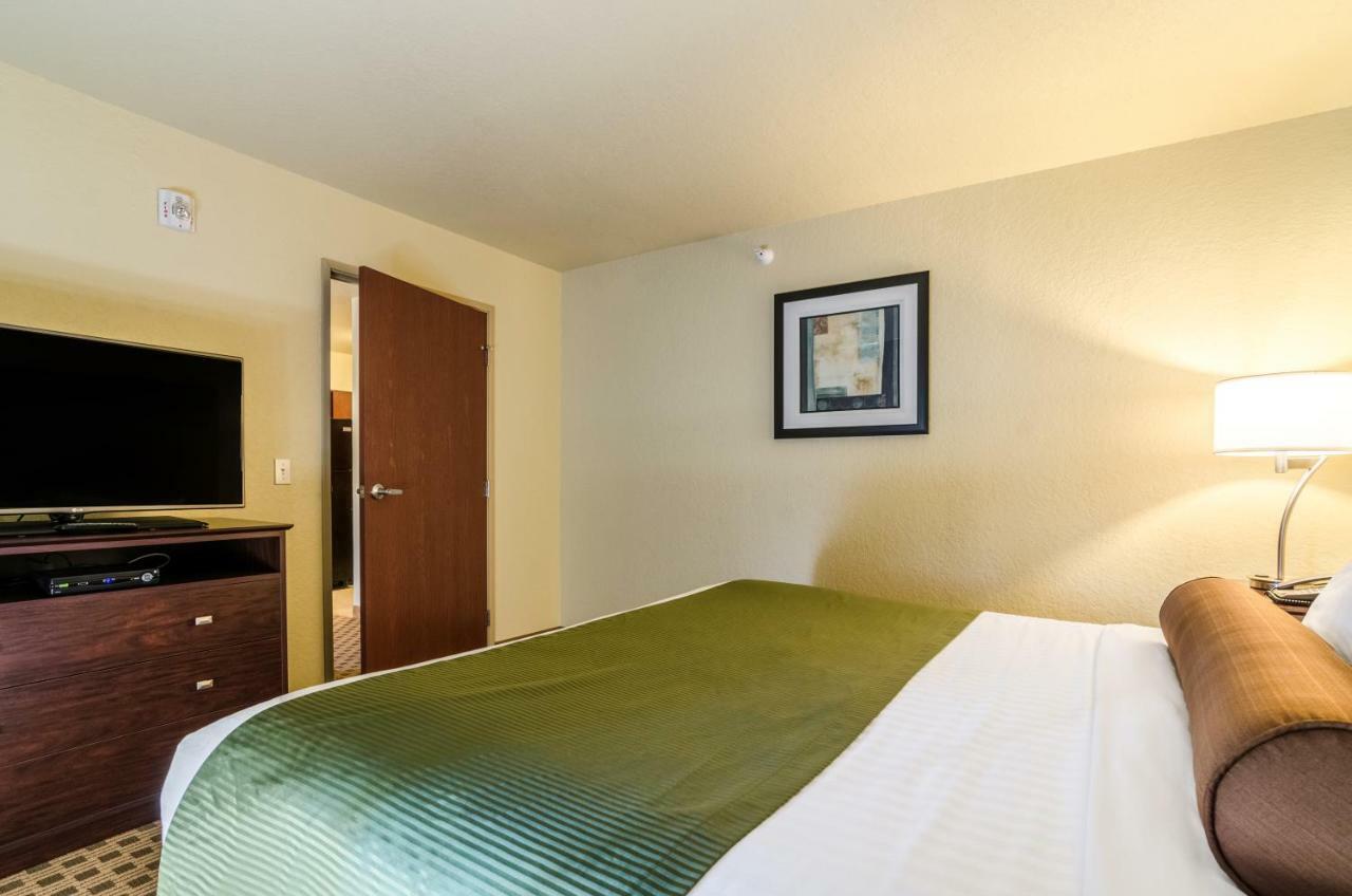 Cobblestone Inn And Suites - Eaton ภายนอก รูปภาพ