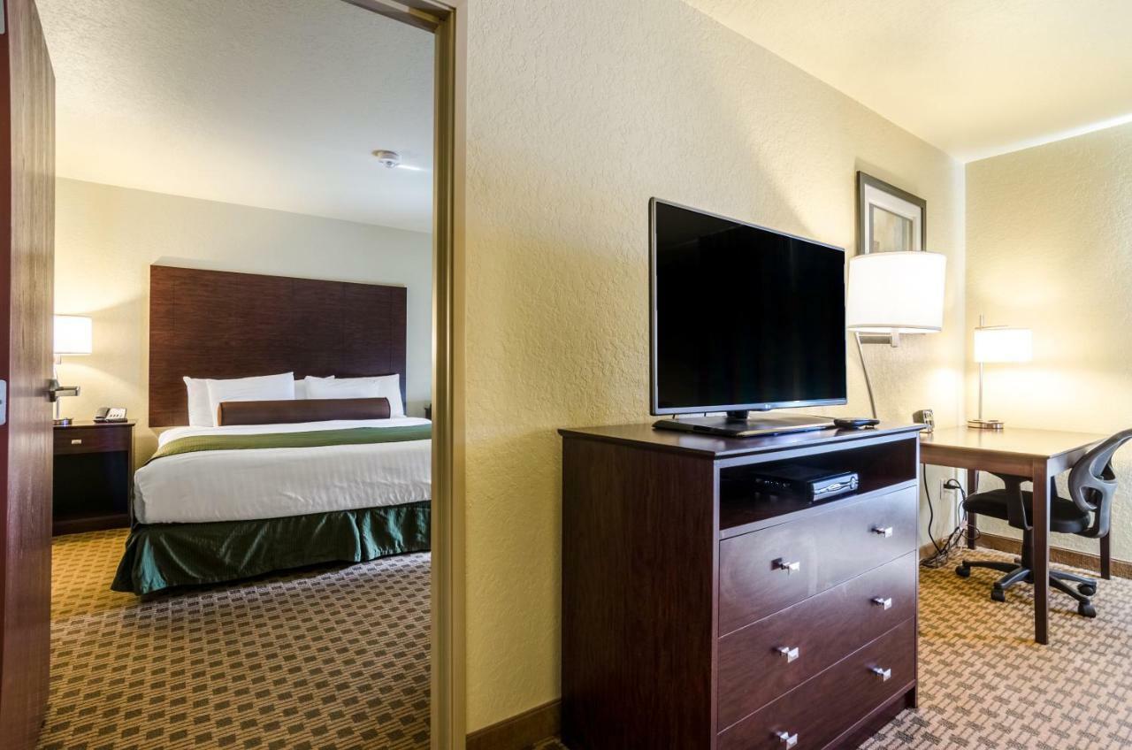 Cobblestone Inn And Suites - Eaton ภายนอก รูปภาพ