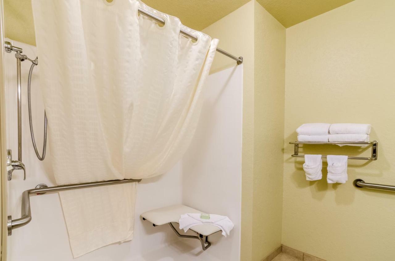 Cobblestone Inn And Suites - Eaton ภายนอก รูปภาพ
