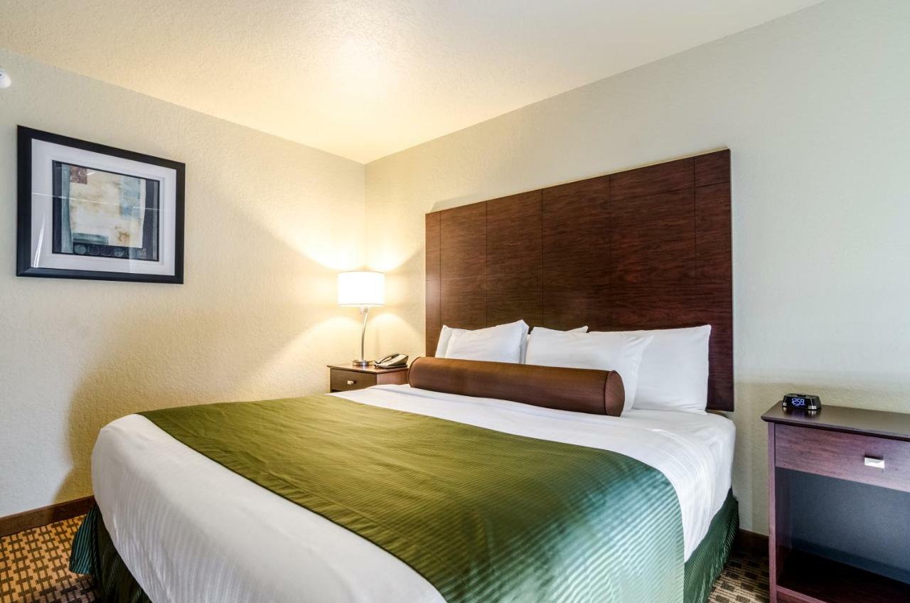 Cobblestone Inn And Suites - Eaton ภายนอก รูปภาพ