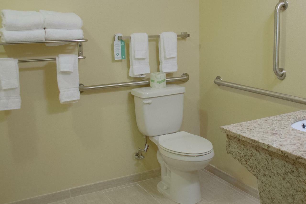 Cobblestone Inn And Suites - Eaton ภายนอก รูปภาพ