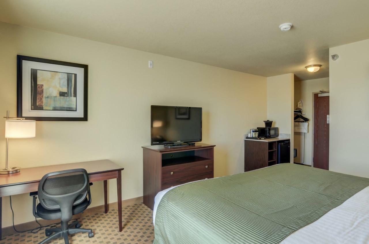 Cobblestone Inn And Suites - Eaton ภายนอก รูปภาพ
